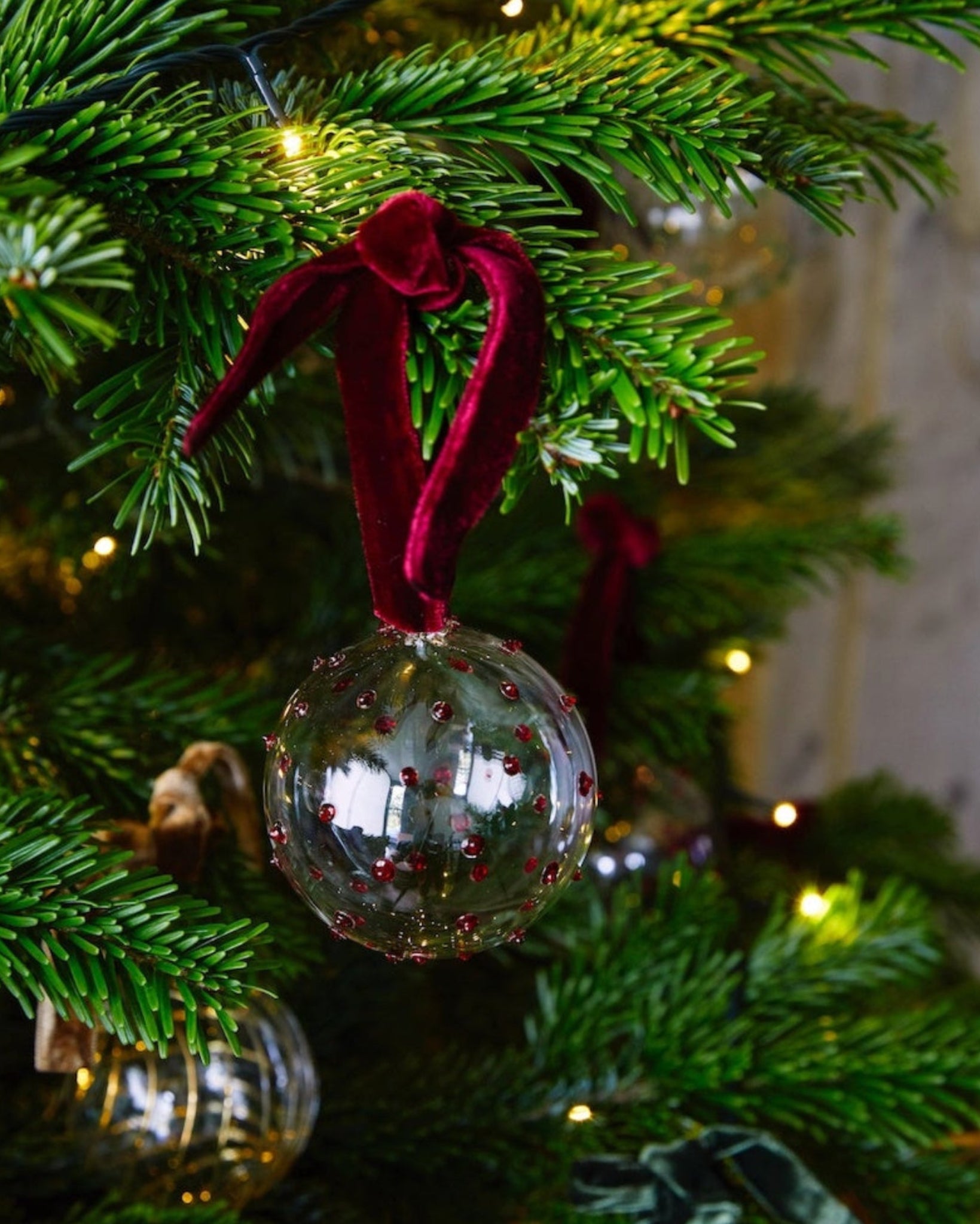 Issy Granger Glass Christmas Baubles. Glass Christmas Tree ornaments. Glass Christmas tree decorations. Red Christmas tree ornaments. Box of six decorations
